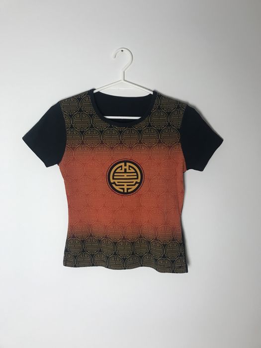 Czarny t-shirt w pomarańczowe i żółte wzory vintage