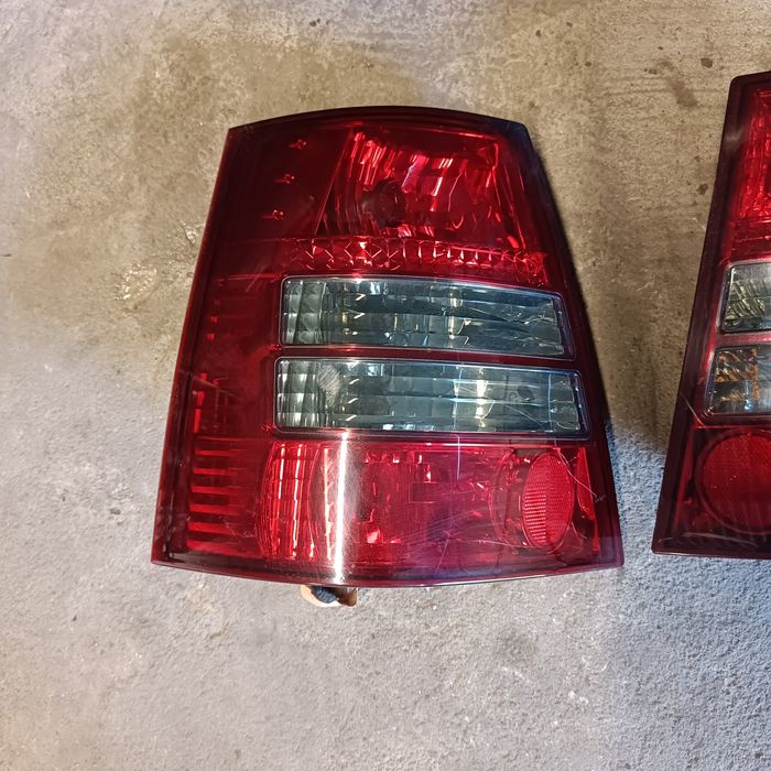 Lampy tył golf IV kombi