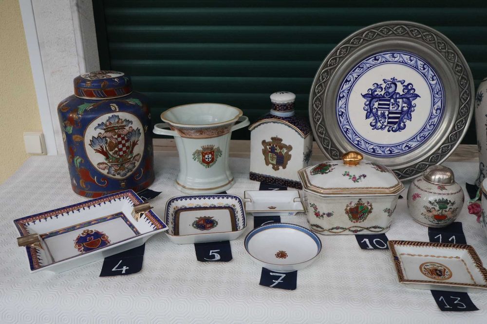 Peças armoriadas com diferentes preços . Ler descrição