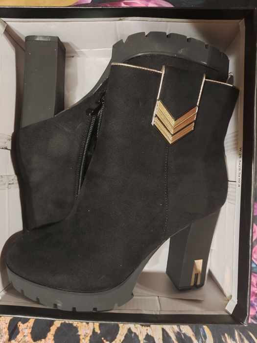 Eleganckie nowe botki damskie rozmiar 39