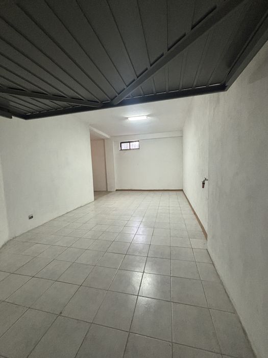 Garagem Espaçosa com Luz Natural e Agua