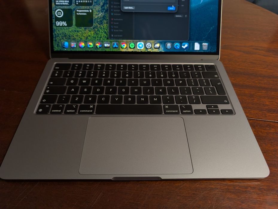 MacBook Air M2 8/256 GB jak nowy!
