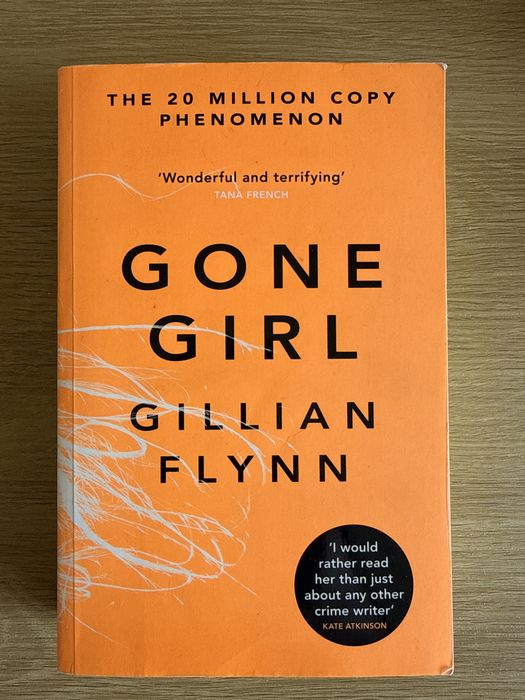 Книга "Gone Girl" автор  Гіліян Флінн