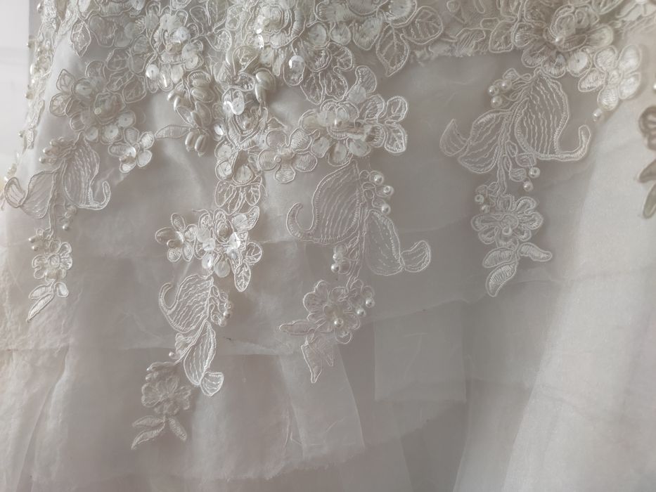 Suknia ślubna z dodatkami