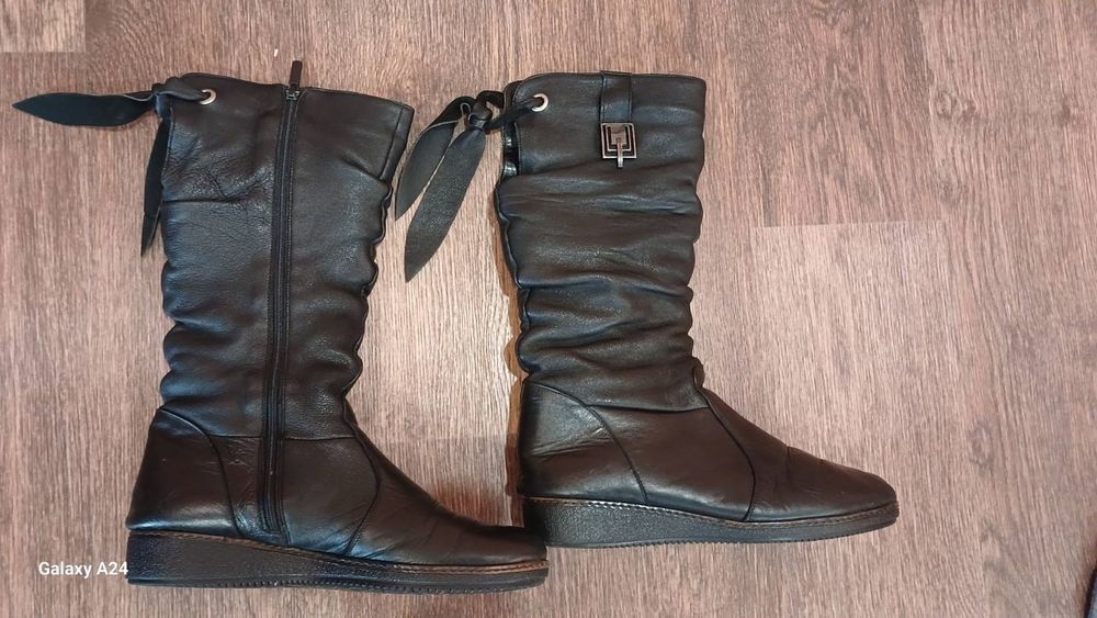 Сапожки  та босоніжки  для дівчинки