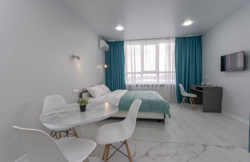 Подобова оренда студії біля метро, Лівий берег, Бажана 17Б. Є укриття.