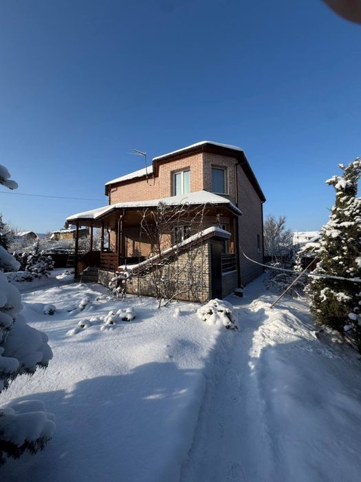 Будинок у Бучі з ремонтом на великій ділянці!