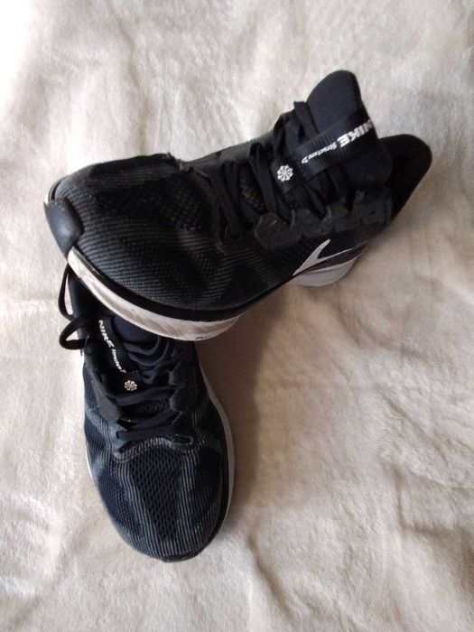 Классні кросси унісекс б/в. Розмір 38- 25 см