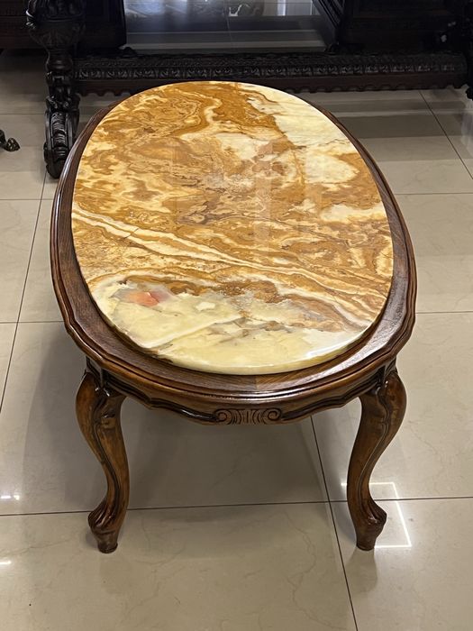 Стiл журнальний овальний дерев'яний з оніксом.Бельгія