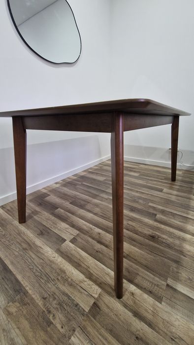 Mesa de jantar madeira escura