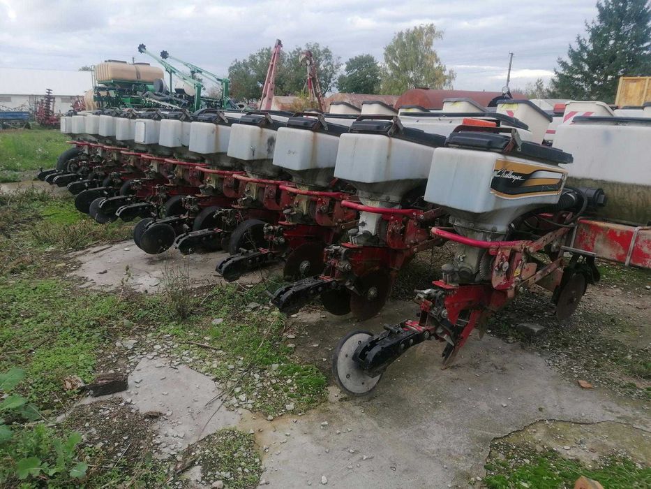 Сівалка для просапних культур Massey Ferguson 555 (12 рядкова)