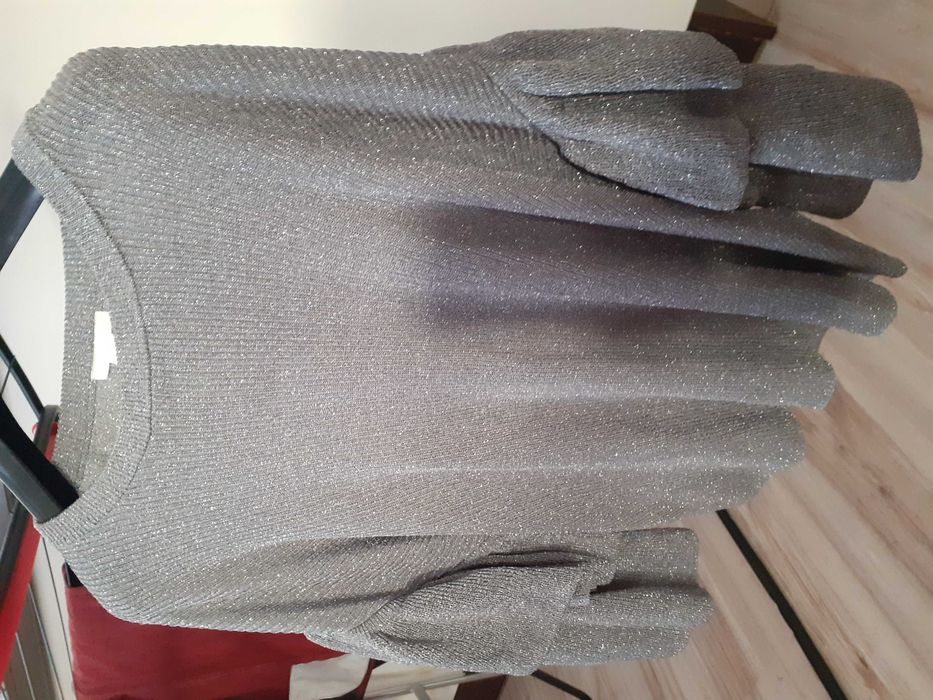 Sweter bluzka z falbanami i srebrną nitką M  H&M