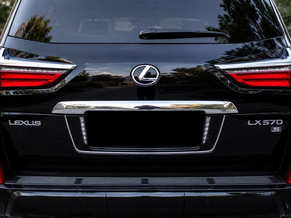 Lexus LX570/450d 2008-2022 рр. Задня підставка під номер з LED (2007-2023) Чорний колір