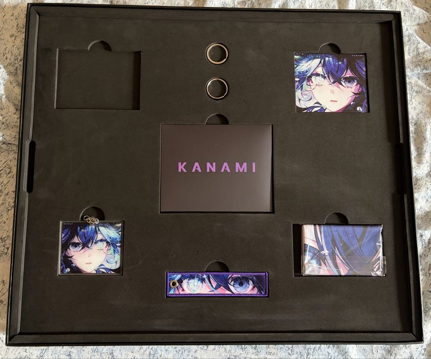 Kanami Hoshino glasspad, скляний килимок