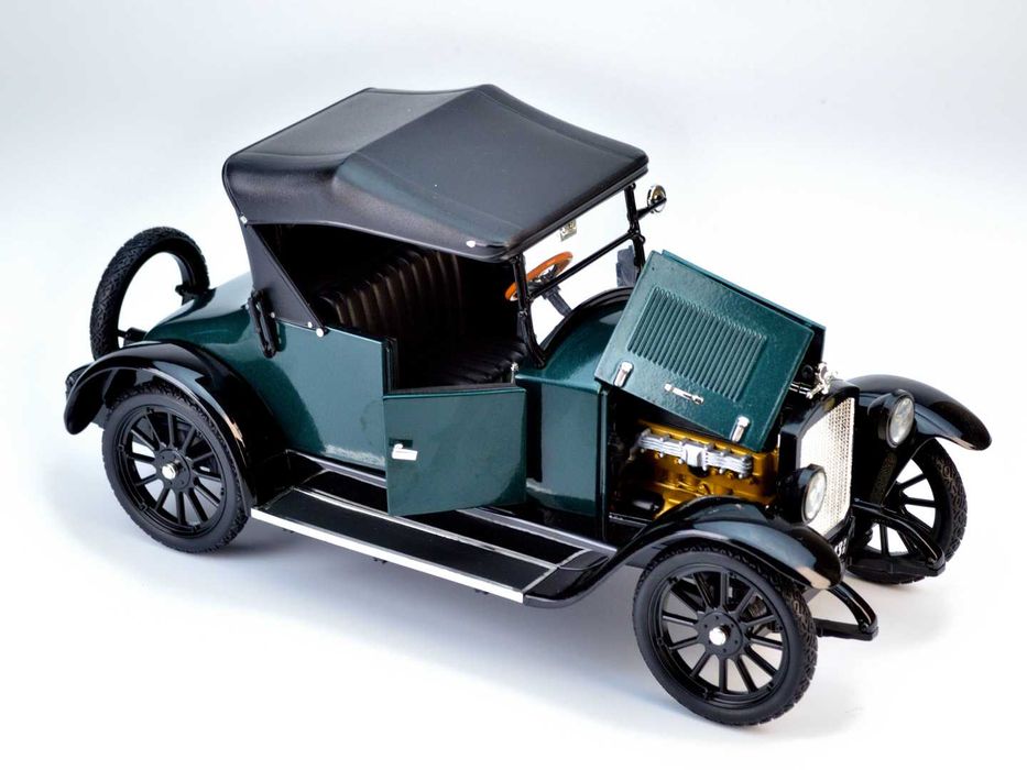 Колекційна модель Signature Models 1920 Cleveland Roadster (1:18), зелена