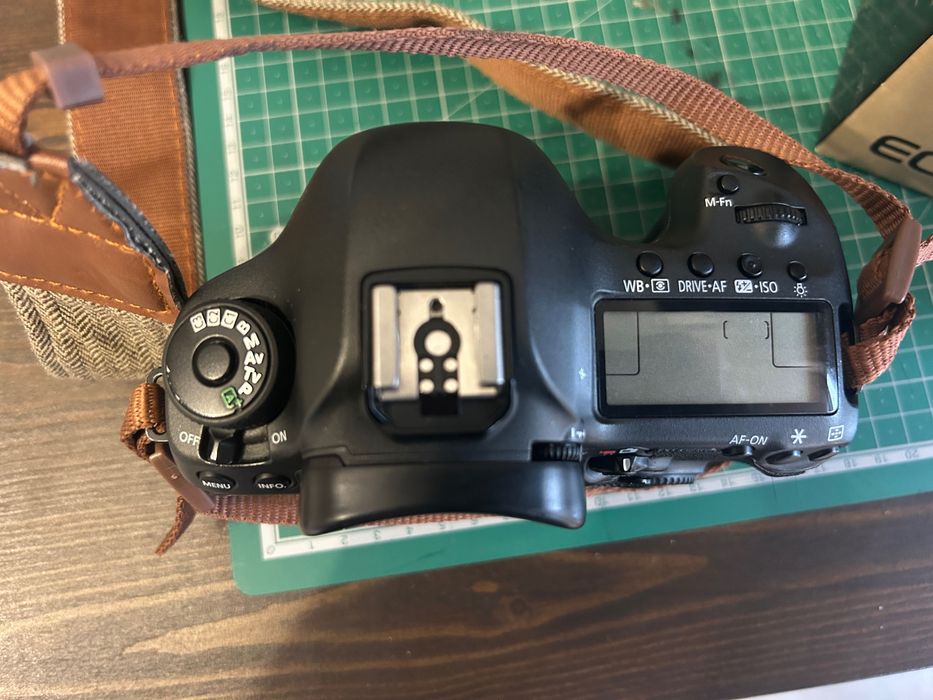 Canon 5DS 50MPX corpo muito bem estimada