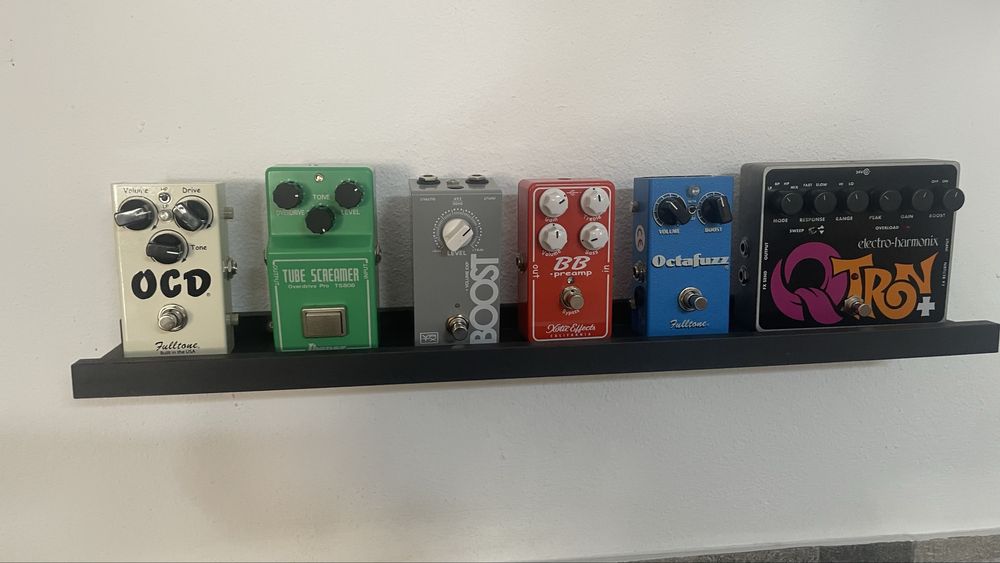 Gear estudio, Fender Stratocaster, Amp Marshall, vários pedais