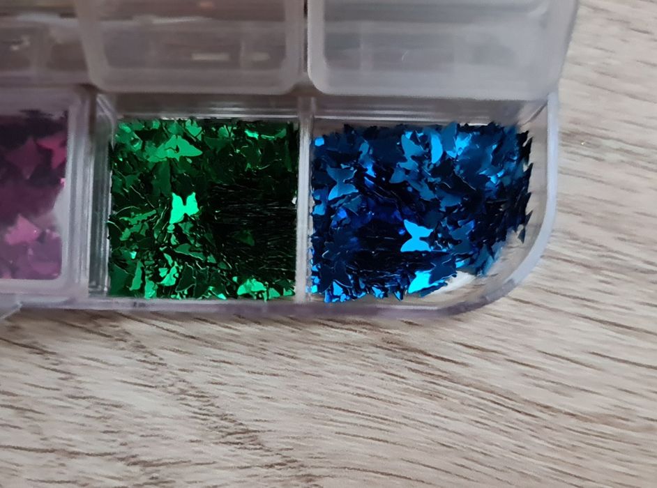 Caixa com borboletas - unhas de gel