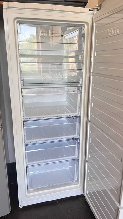 Морозильна камера BEKO