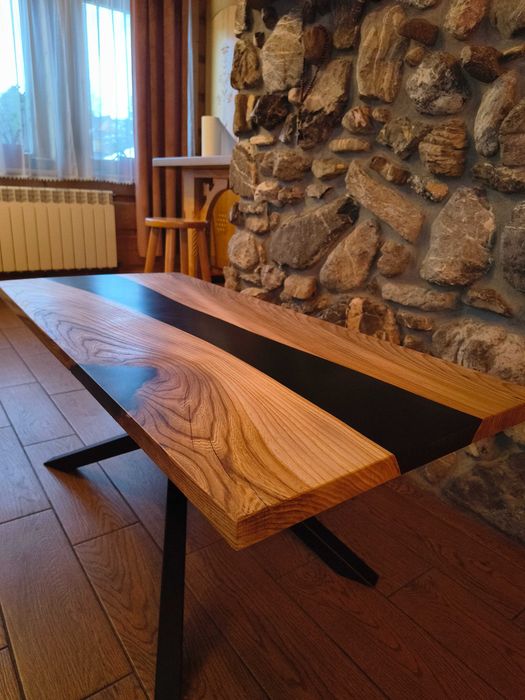 Stolik kawowy 115×55 – żywica + drewno lite, ręczne wykonanie