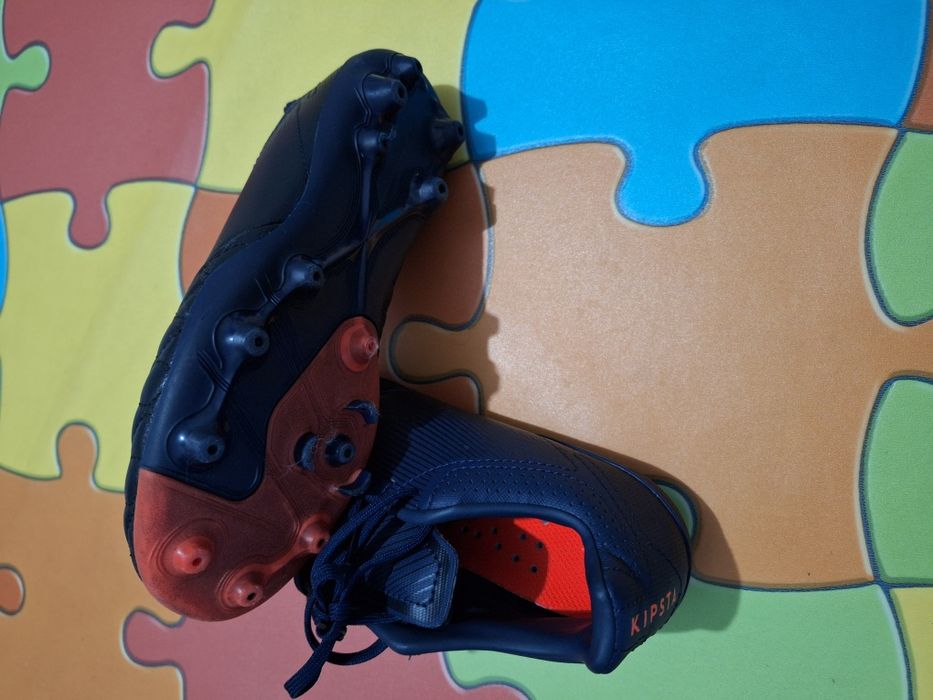 Chuteira com cravos Kipsta número 35 /22cm