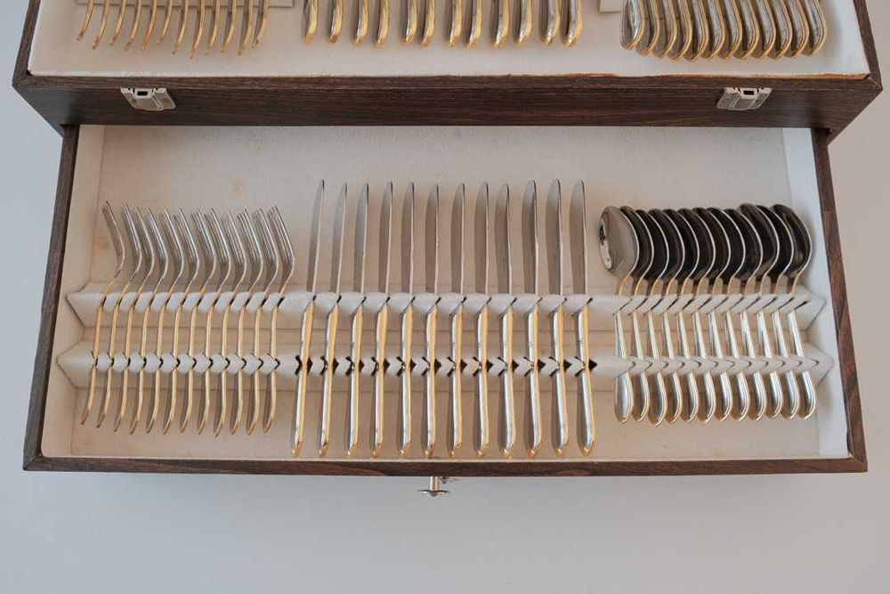 Faqueiro 140 peças de aço inox banhado a Ouro 24k - NOVO