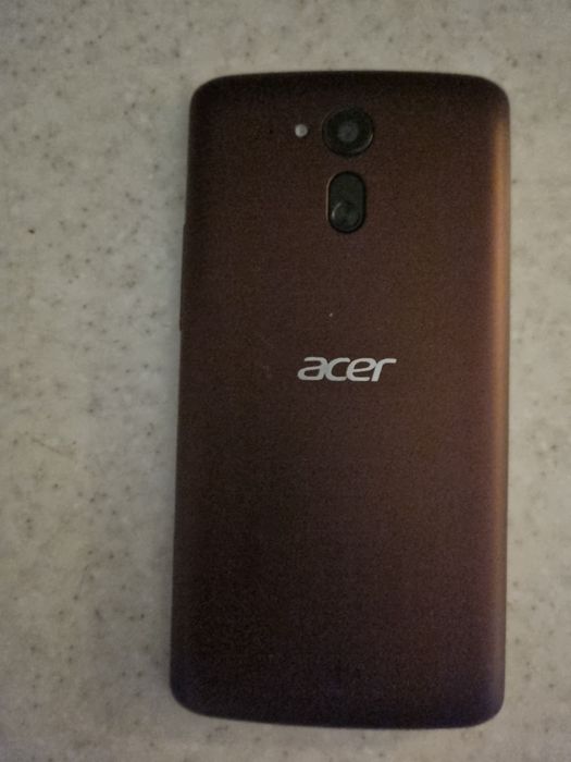 Telefon  Acer E700 na 3 karty SIM