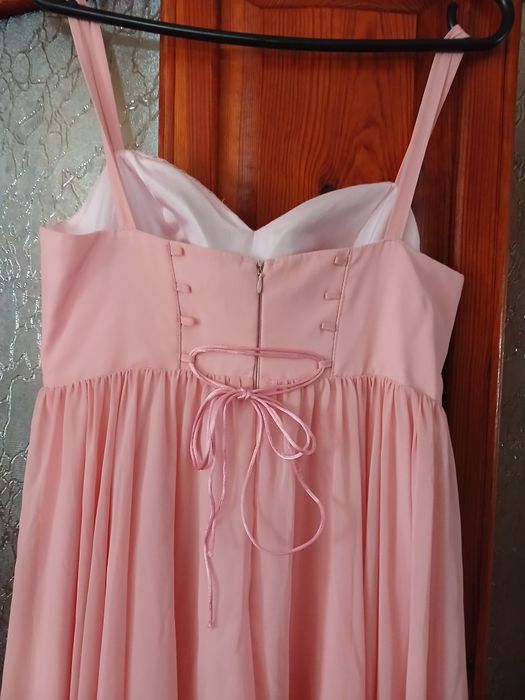 Випускна сукня рожевого кольору