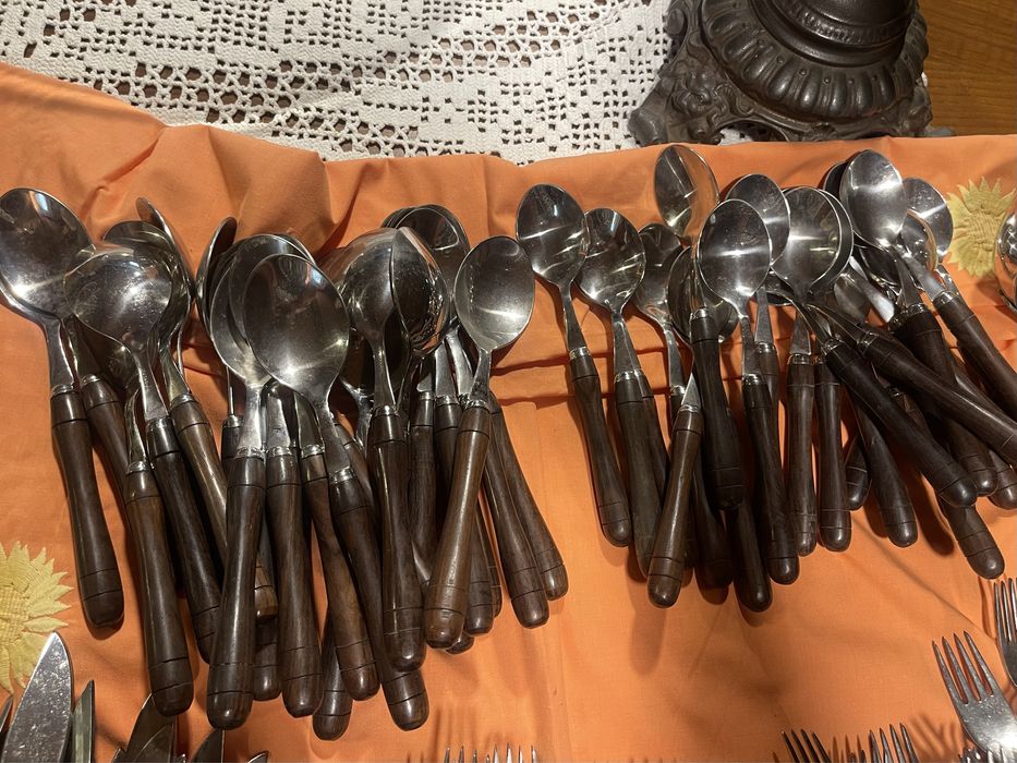 Faqueiro 298 peças com cabo de madeira