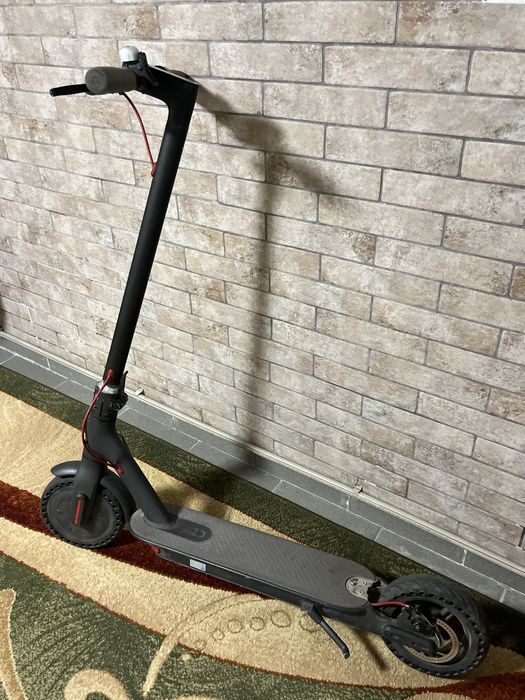 Xiaomi Mi M365 Electric Scooter