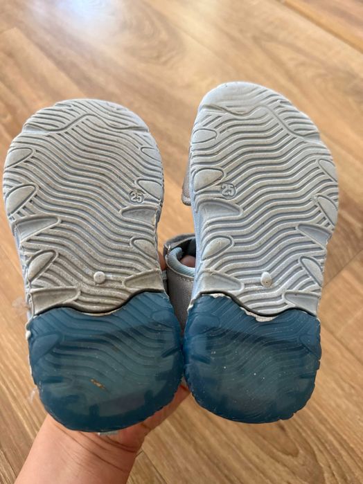 Sandały dla dziewczynki na lato na rzepy niebieskie Elza r.25 Sinsay