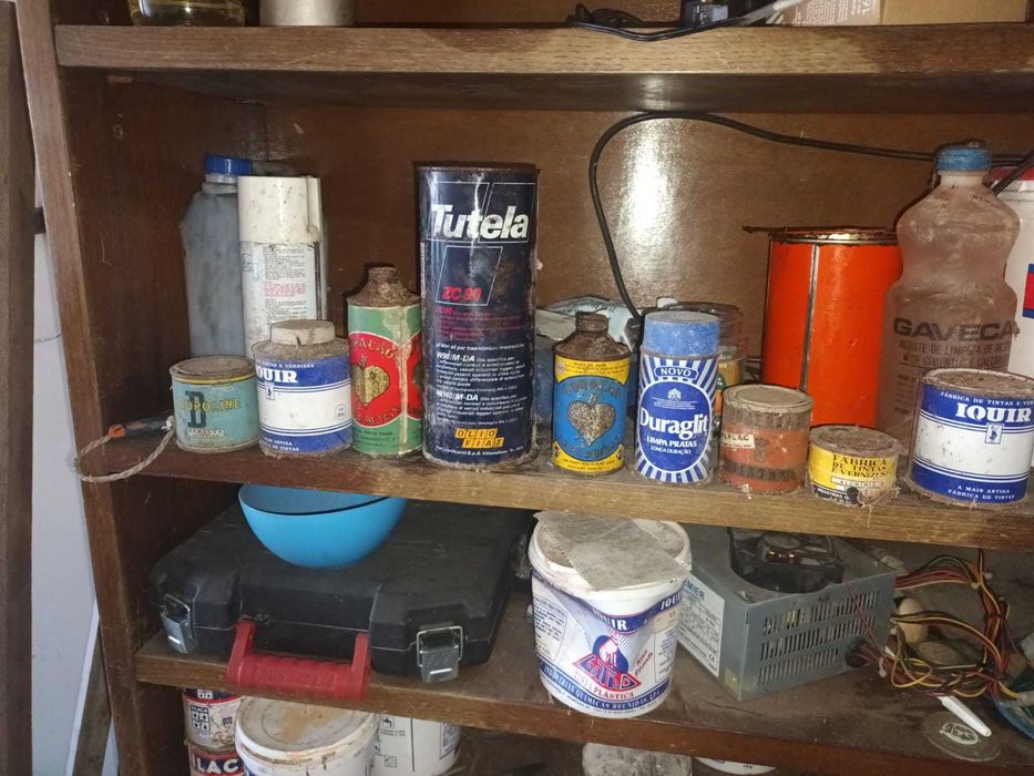 Latas antigas (tintas, oleo, etc.)