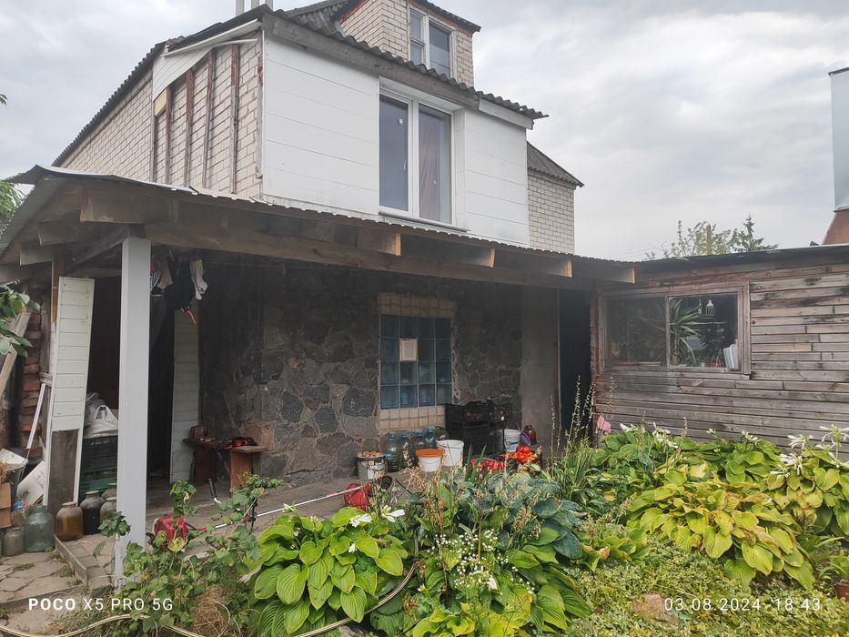 Терміново продам будинок з земельною ділянкою, та ставком.