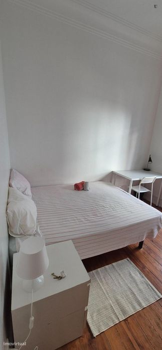 Quarto - localizado em Arroios Lisbon