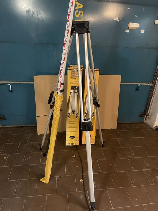 Statyw geodezyjny niwelatora