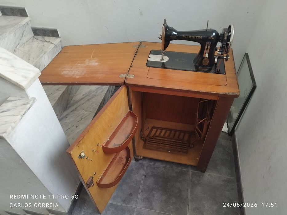 Máquina de costura antiga
