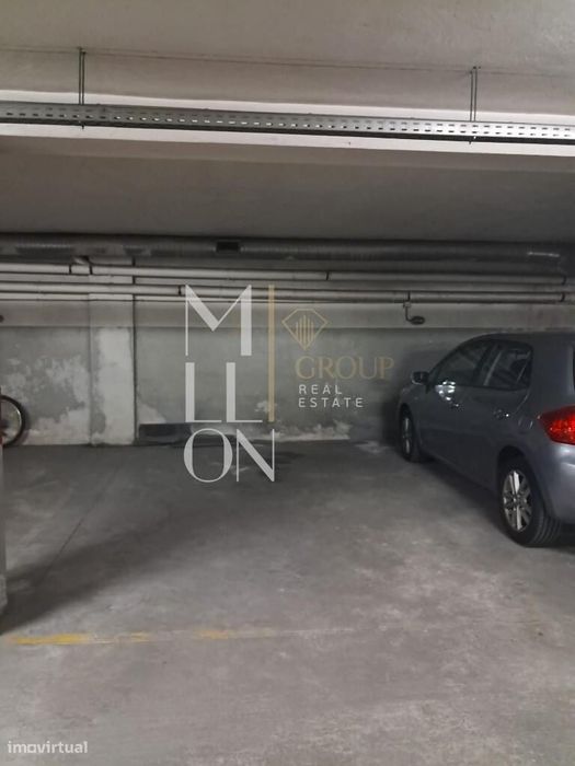 Apartamento T1+1 Renovado com Varanda e Garagem em Oliveira do Douro