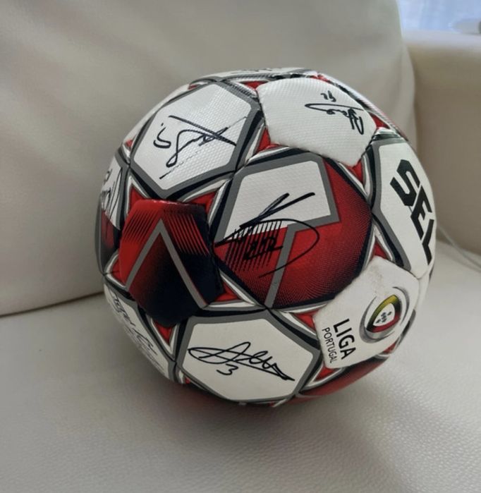 Bola autografada benfica