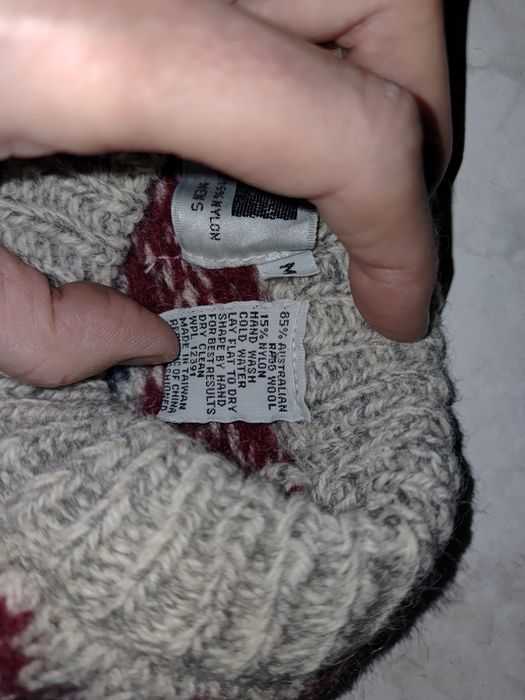 Sweterek. Śliczny i cieplutki.