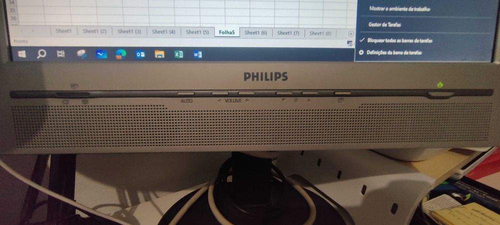 Monitor Philips a funcionar423490539362068482
