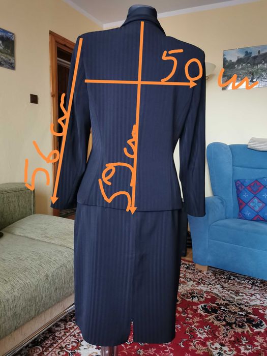 Garsonka czarna w prążki