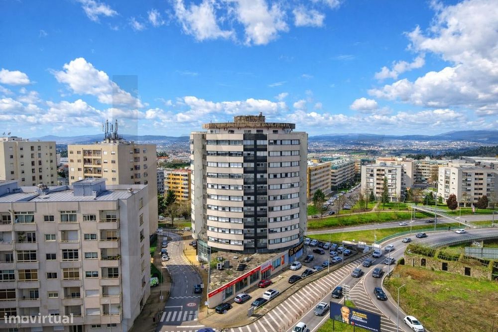 Apartamento T4 em bom estado com varandas amplas em São Vicente, Braga — São Vicente, Braga