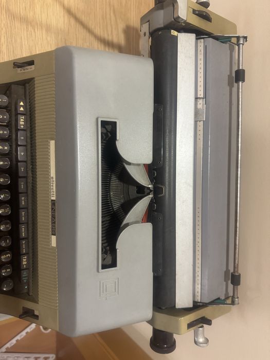 Maquina de escrever Olivetti. Linea 88Vintage