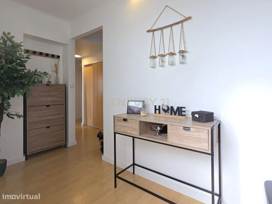 Apartamento T3 com Varanda – Rua Nicolau de Sousa Lima, Paim, Ponta De