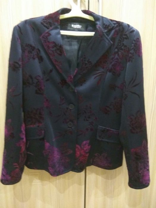 Пиджак нарядный фактурный в бордовый цветок