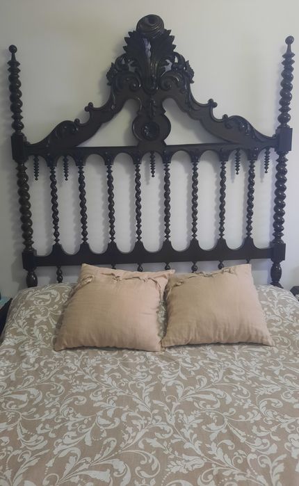 Cama de casal antiga