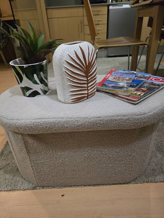 Banqueta de quarto puff  com.arrumacao em chenille nova