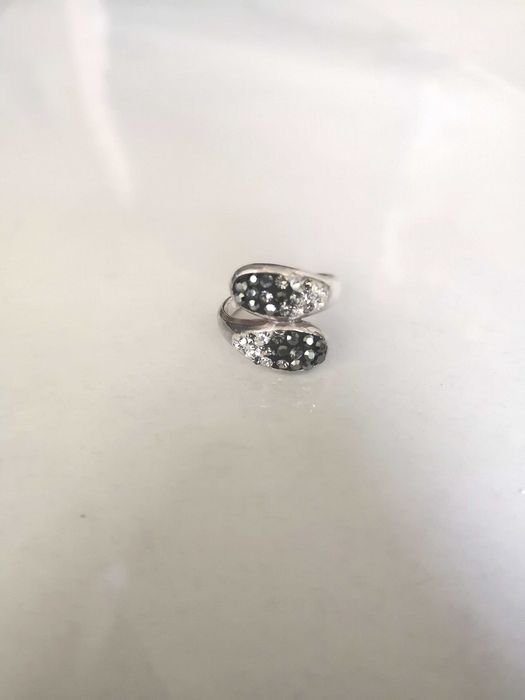 Pierścionek Srebrny z kryształkami Swarovski