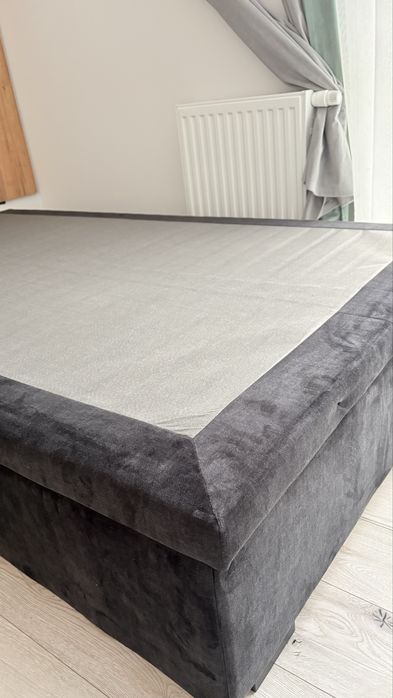 Łóżko tapicerowane czarne