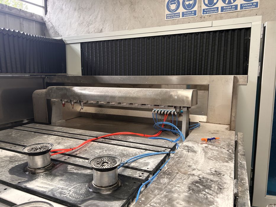 Fresadora para granito com troca automática de 24 ferramentas